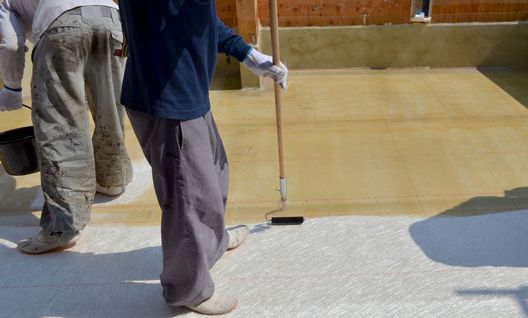 陸屋根や屋上・ベランダでの雨漏り対策・防水工事のために有効な方法とは？