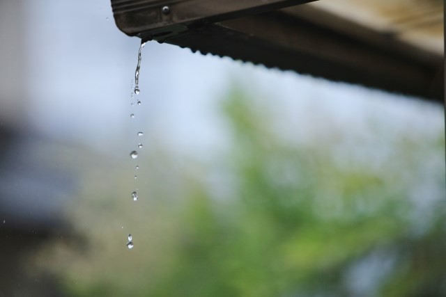 プレハブ雨漏り原因その1【屋根の水たまり】