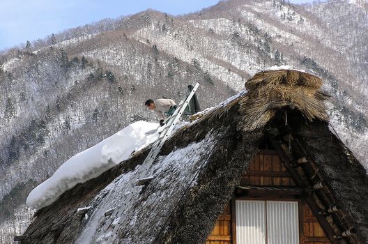 雪下ろしの方法と注意点