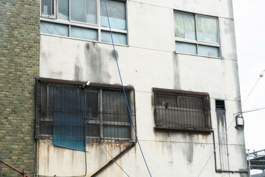 マンション・ビル・アパートで雨漏りする原因